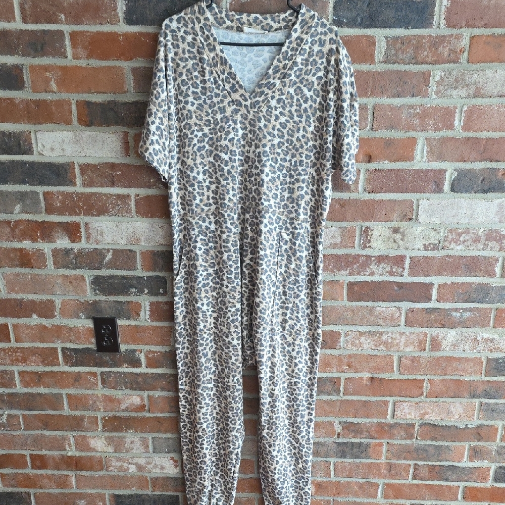 Zenana Outfitters Animal Print Top